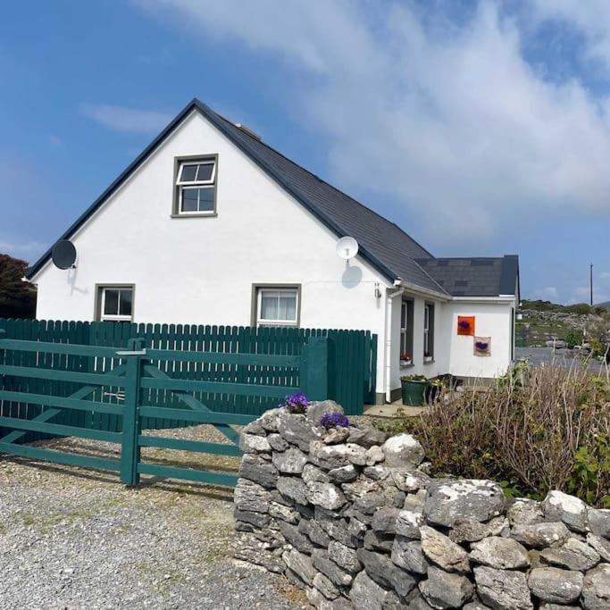 Hotel Into The Burren à Murroogh Extérieur photo