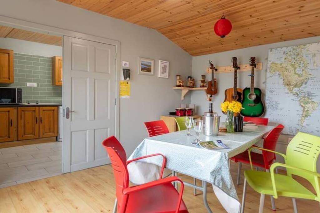 Hotel Into The Burren à Murroogh Extérieur photo